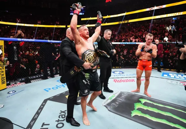 Justin Gaethje consegue sobreviver ao sniper Topuria?